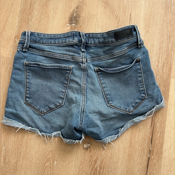 A&F Harper Low Rise Shorts - Picture 3 of 3